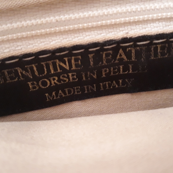 L'Artigiano Sorrentino Italian Leather Crossbody - Picture 6 of 9